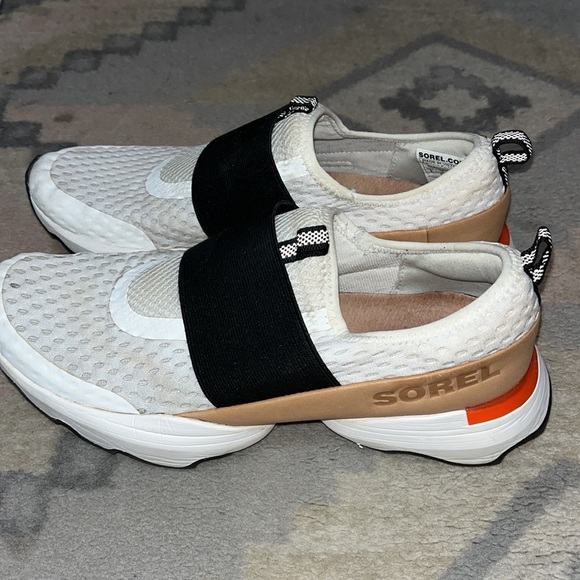 WOMEN'S KINETIC IMPACT STRAP SNEAKER - Picture 3 of 12